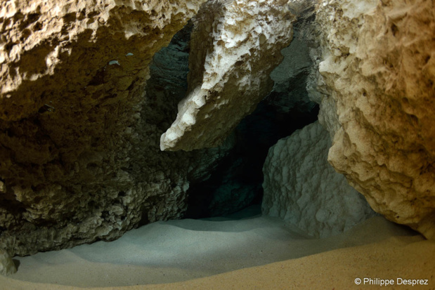 Les plongeurs les plus téméraires peuvent s'aventurer dans des boyaux plus étroits. Les plongeurs les plus téméraires peuvent s'aventurer dans des boyaux plus étroits.