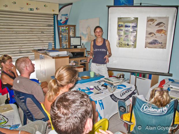 Intervention d'Alexandra de l'Association "Kap Natirel" pour les tortues marines.