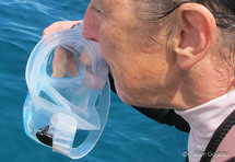 L'ancienne méthode consistait à cracher dans son masque. L'ancienne méthode consistait à cracher dans son masque.