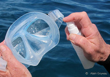 En pulvérisant un mélange eau/shampoing, on évite la buée. En pulvérisant un mélange eau/shampoing, on évite la buée.