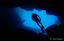 Contre-jour dans la Grotte Amédien en Guadeloupe.