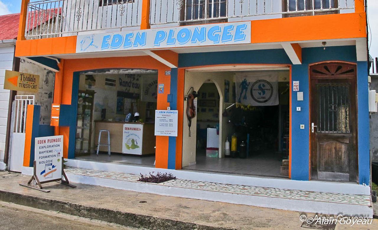 Le local d'Eden Plongee est situé sur le boulevard du front de mer.
