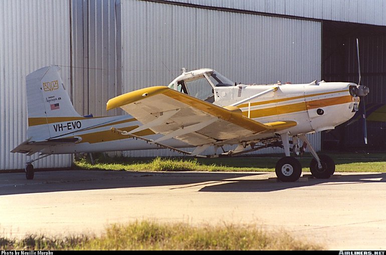 Le Cessna 188 fabriqué par Cessna Aircraft Company (USA)