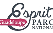 Un centre de plongée en Guadeloupe marqué "Esprit Parc National Guadeloupe".